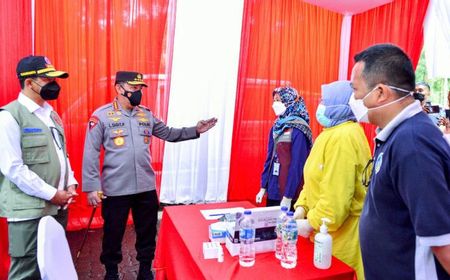 Kapolri Minta Seluruh Daerah Kejar Target Vaksinasi 70 Persen