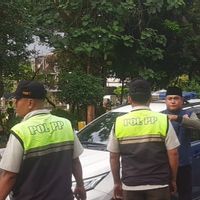 Pak Pak Ogah Minta Uang "Jasa" Motor Naik Trotoar di Senayan, Lokasi Langsung Dijaga Petugas Dishub 