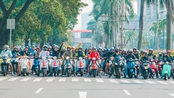 دعوة مجتمع سكوتر ، سكومادي إندونيسيا لإقامة غداء الأحد وركوب الخيل حول جاكرتا