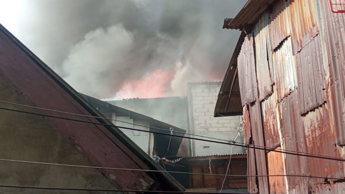اتضح أن 25 منزلا احترقت في تامبورا جكبار بسبب تصرفات أحد السكان الذي أحرق غرفة بالبنزين.