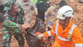 The Body Of A Landslide Victim In Natuna Was Immediately Mass Buried