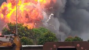 Gudang Oli di Tangerang Meledak, Kobaran Api Membuat Karyawan Panik