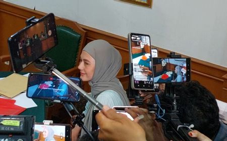 Tersenyum Lesu di Sidang Cerai Perdana dengan Baim Wong, Paula Verhoeven: Doain Ya