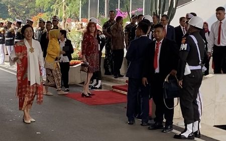 Sri Mulyani Pakai Kebaya Putih Berkain Batik Merah di Sidang Tahunan MPR 2024