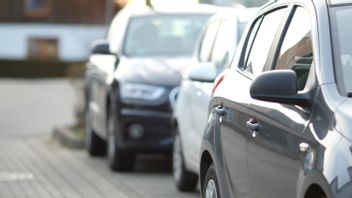 ジャカルタの車のための24の高価な駐車料金の場所、タックは排出ガス試験に合格せず、いくら支払う必要がありますか?