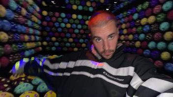 Justin Bieber Annoyed With The IPhone Design Feature, Complains About Annoying Dictation Button