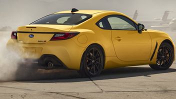 スバルリリースBRZシリーズ。黄色、明るい黄色のベストBRZバージョン