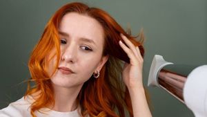 Tips Mudah Lakukan Perawatan Rambut Kering dan Mengembang Tanpa Harus ke Salon, Mau Tahu?