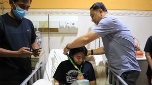 Cedera Bahu saat Bertanding, Wali Kota Surabaya Temui Atlet Tarung Bebas Yulia Hardianti Putri di Jember