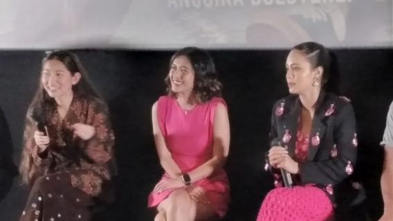 Anggika Bolsterli和Devina Aurell在Get Your Dream上一起演奏越来越紧凑