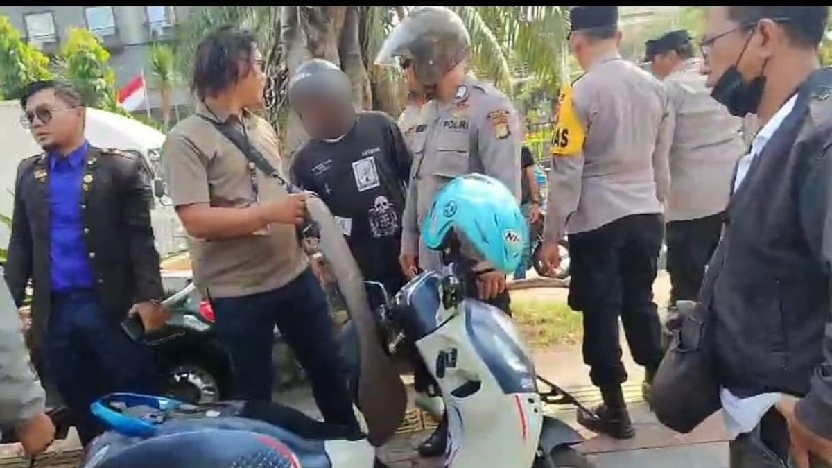 Bikin Resah Warga, 4 Orang Debt Collector di Cengkareng Ditangkap Polisi