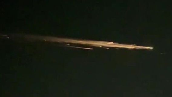 Shenzhou-15 de la Chine explose dans le ciel de Los Angeles, les Californiens inquiets
