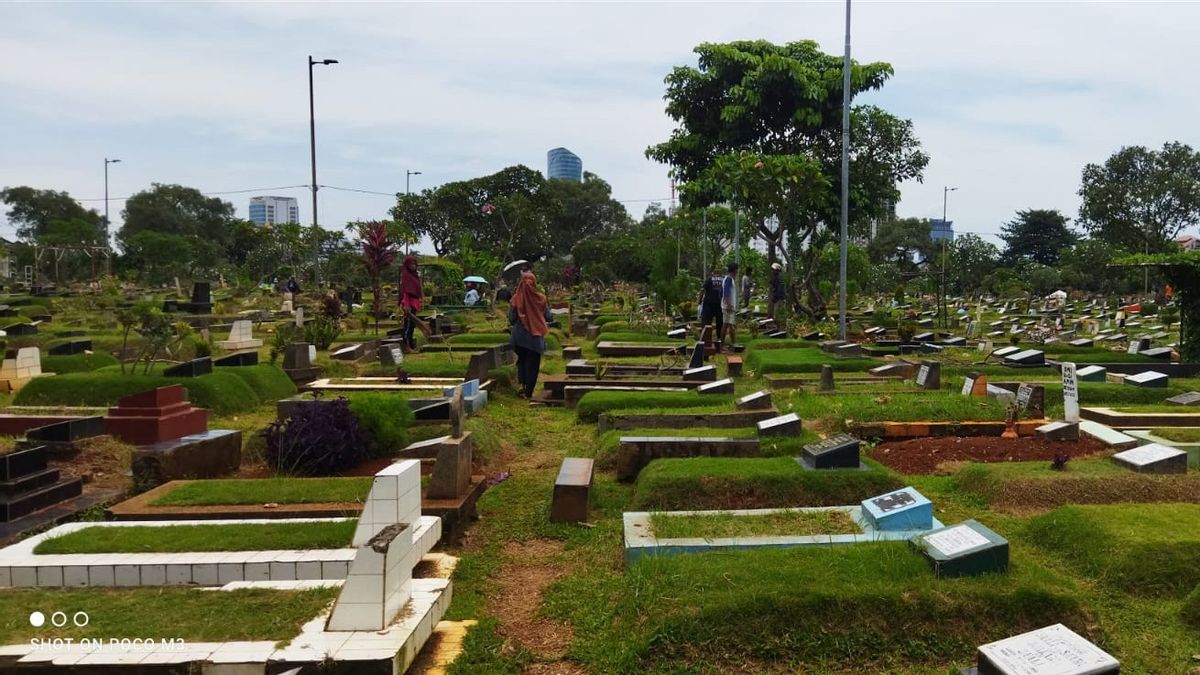 More Than A Week, People Who Visit Graves In 3 Central Jakarta TPUs Reach 48,200 People