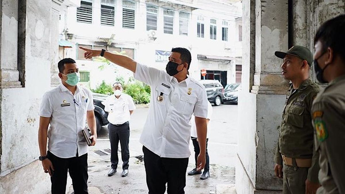 Mayor Bobby Nasution Brushes The People Playing Recoki Heritage Medan
