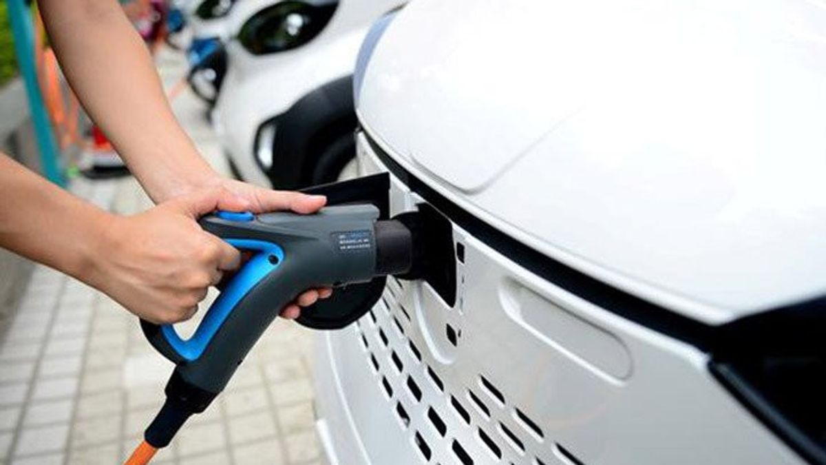 Energy Observers Disburse The Cause Of Low Electric Vehicle Adoption In Indonesia