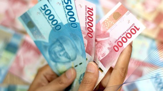 Rupiah Hampir Balik Melemah ke Rp14.000