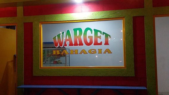 Visit A Unique Warteg With A Bar!