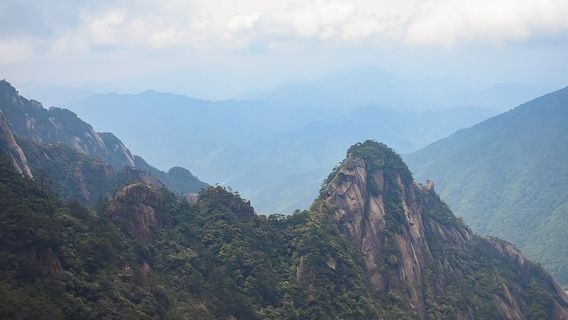 Pandemi Corona Belum Usai, Masyarakat China Kembali Padati Tempat Wisata