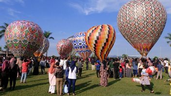 飛行を妨害し、スマランの人々は熱気球飛行の禁止に従うように求められます