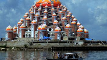 The Construction Of The 99-dome Mosque In Makassar Was Resumed