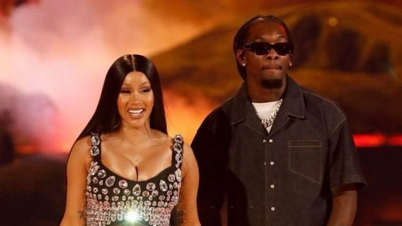 Uniknya Cara Cardi B Umumkan Kehamilan Anak Kedua dari Offset