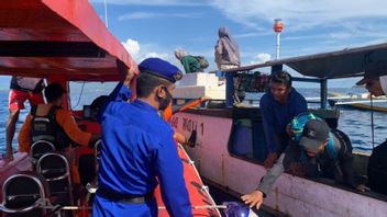 Broken Steering, One Longboat Runs Aground On Tupu-Tupu Island, North Halmahera, 24 Passengers Are Successfully Rescued