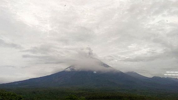 Incandescent Lava Appears On Mount Semeru, Residents Are Asked To Remain Calm