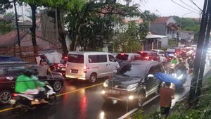 Arus Kendaraan di Bogor Padat hingga Malam Hari, Polisi Atur Lalin di Dramaga Bogor