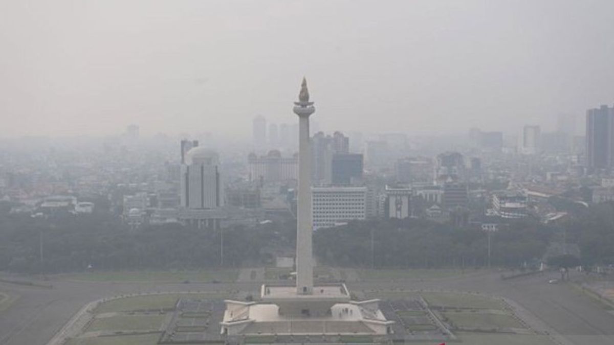 Tekan Polusi Udara Jakarta, Pabrik di Jabodetabek Bakal Dipasangi Alat Sensor Gas Buang