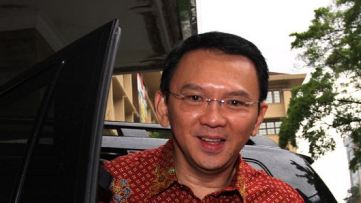 Pesan Ahok untuk Cagub DKI: Warga Jakarta Berhak <i>Nongkrong</i> di Balai Kota