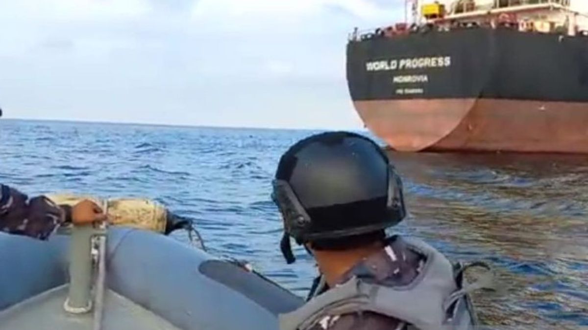 Indonesian Navy Securs 2 Tanker Ships Loaded With Palm Oil And CPO