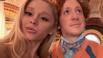 First Oscar Nomination, Ariana Grande Celebrates With Ethan Slater