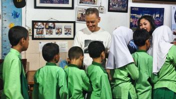 Auction of Historical Items, Fariz RM Shares to Orphan Children