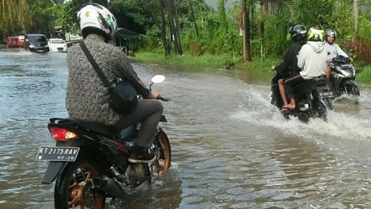 昨晚的雨水的影响:Jaktim,Jaksel和Jakut周三早上的洪水