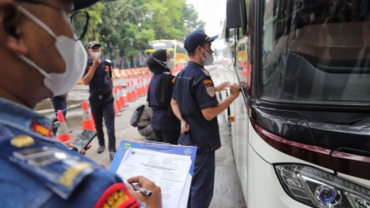 Mayor Makes Sure Public Transport Buses In Bandung Are Appropriate To Use During Lebaran Homecoming