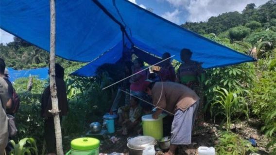 Avec Des Tentes Couvertes De Bâches, Les Résidents De Selayar Touchés Par Le Tremblement De Terre De NTT Choisissent De Survivre Dans Les Réfugiés