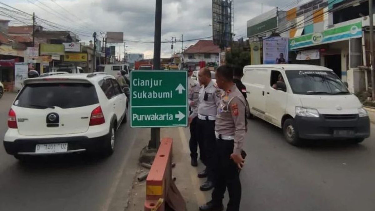 West Bandung Regency Government Installs Portable Rambu And CCTV On Homecoming Routes