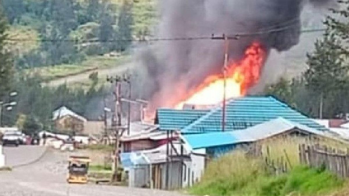 Kembali Bikin Ulah! KKB Papua Bakar Rumah Warga di Ilaga, Total 16 Rumah Warga Ludes Terbakar
