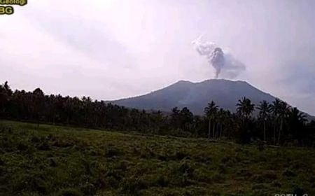 Gunung Ibu Maluku Utara Erupsi, Kolom Abu Setinggi 800 Meter