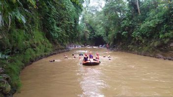 نية لتنظيف القمامة ، كبار السن في بوغور قتلوا بسبب تدفق نهر Ciliwung