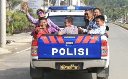 Aksi Nyentrik Menteri KKP Susi Pudjiastuti Naik Mobil Patwal Bak Terbuka dalam Memori Hari Ini, 21 Maret 2017