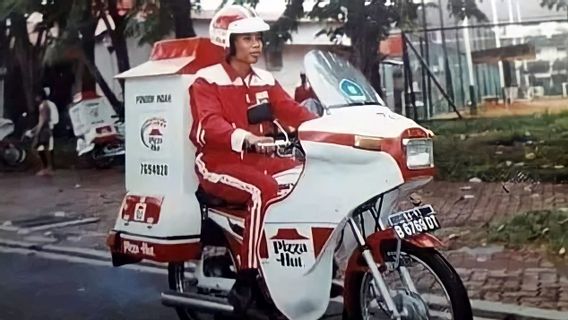 Viral Motor Suzuki A100 Pengantar Pizza Hut Tahun 1984, Sekarang Jualan di Pinggir Jalan karena Pandemi