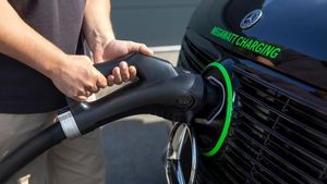 Mercedes-Benz Uji Kecepatan Teknologi Isi Daya Mobil Listrik yang Bisa Kalahkan Pengisian SPBU