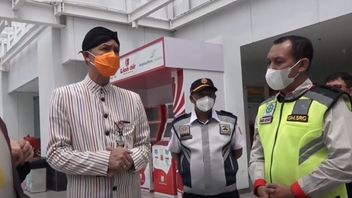 Dituding PDIP Ambisius Jadi Capres, Ganjar Pranowo Santai Lahap Santap Mi <i>Bengi-bengi</i>