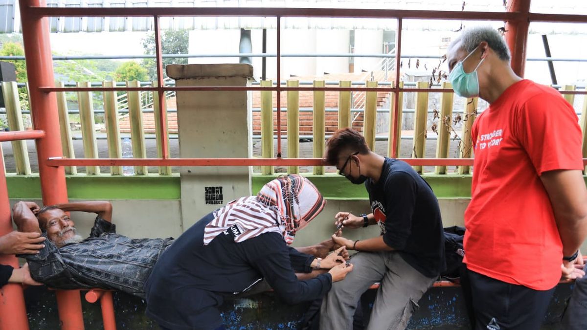 Joging Berbeda Bagi Ganjar Pranowo, Malah Diajak 'Hunting' dan Evakuasi ODGJ