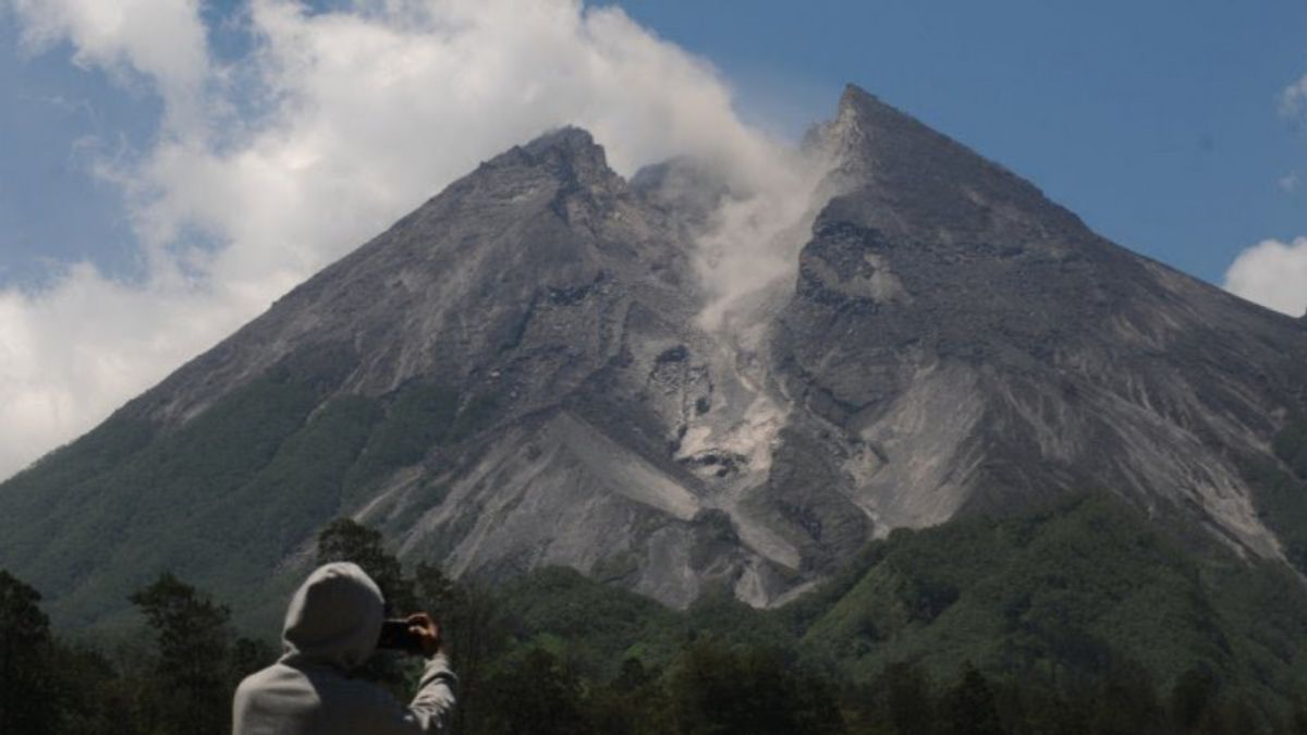 Berita Merapi: Kubah Lava Barat Daya Gunung Merapi Bertambah Tinggi 1 Meter, Himbauan Waspada Buat Warga