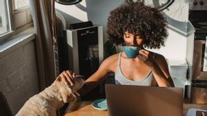 Controler la prise de café quotidienne difficile, reconnaissez les symptômes de la dépendance à la caféine et les dangers pour le corps