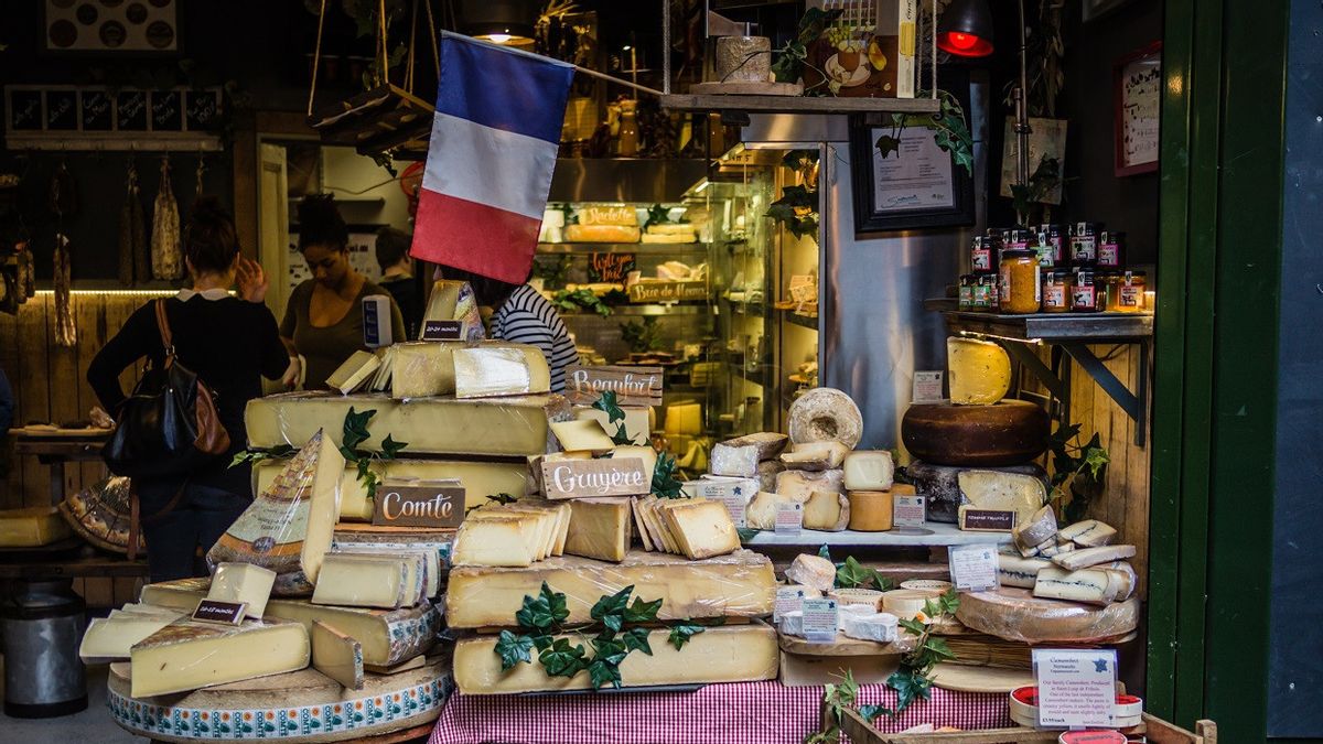 وباء COVID-19 يجلب البركة إلى أعمال الجبن في فرنسا
