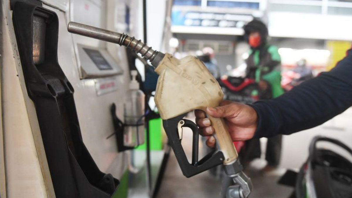 لمنع التضخم من التكاثر ، يطلب من الحكومة الإعلان فورا عن زيادة في أسعار الوقود