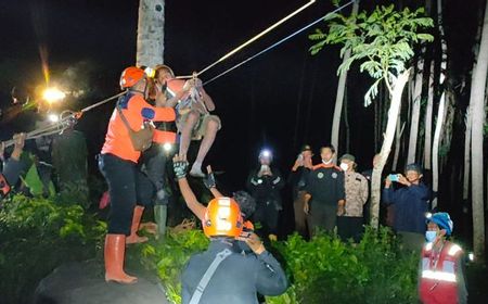 Dini Hari, Dua Kakek yang Terjebak Banjir Lahar Dingin Semeru Berhasil Dievakuasi